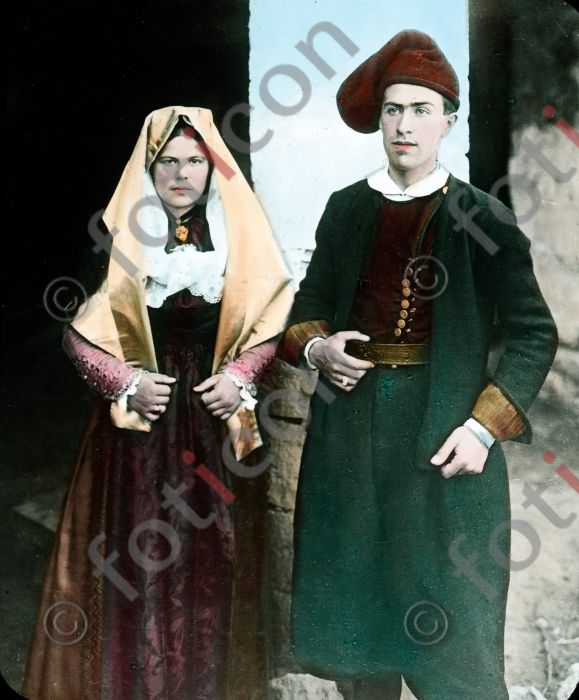 Paar in sardischer Tracht | Couple in Sardinian costume (simon-vulkanismus-359-019.jpg)